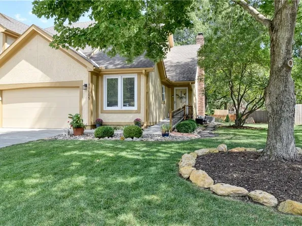 11605 Reeder St, Overland Park, KS 66210