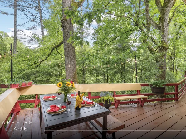 82 Village Way, Sapphire, NC 28774