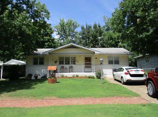 1015 4th St, Oswego, KS 67356