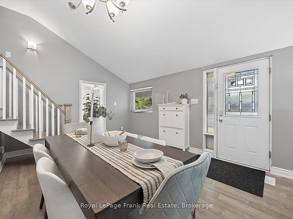 4th image of 2 Rosswood Cres