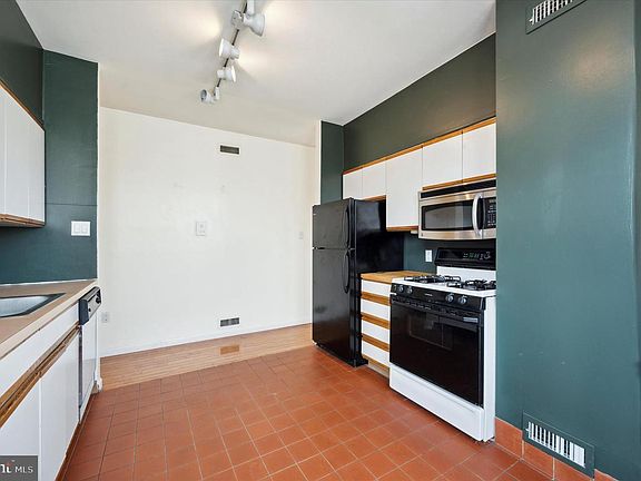 5th image of 1517 E Moyamensing Ave #2