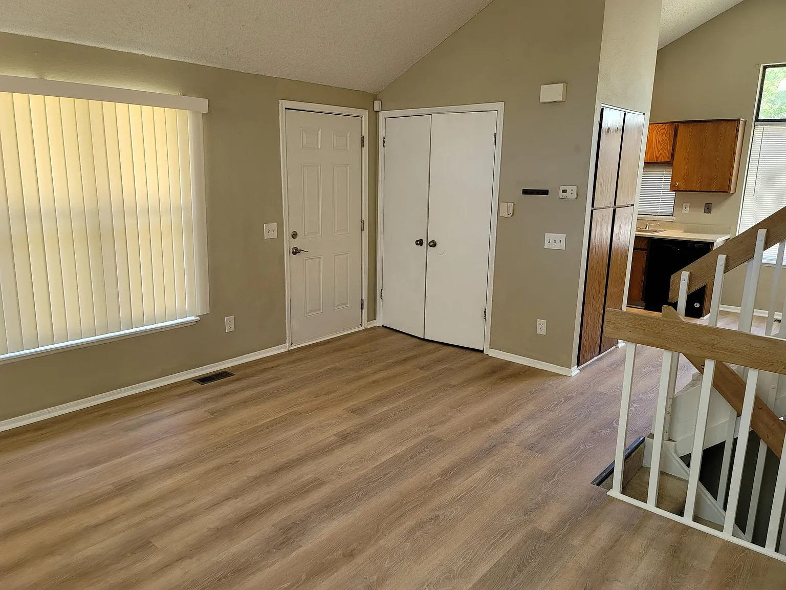 3 bed, 2.5 bath, 1438 sqft, $2,495 — Photo 2