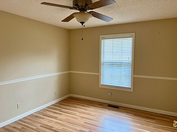 Guest Bedroom - Downstairs
