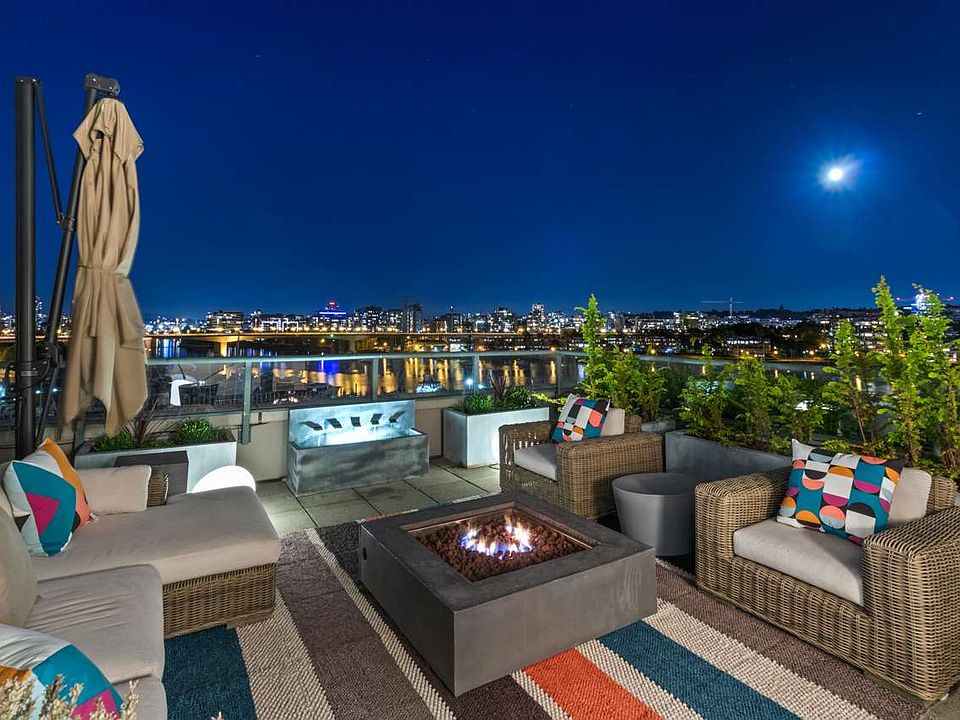 1st image of 1228 Marinaside Cres #612