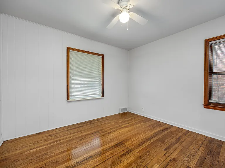 15630 Sprenger Ave — Photo 5