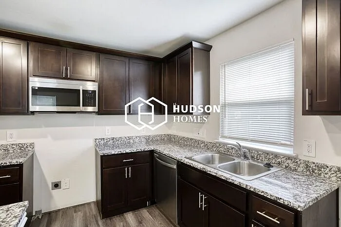3810 Lynnfield St — Photo 5