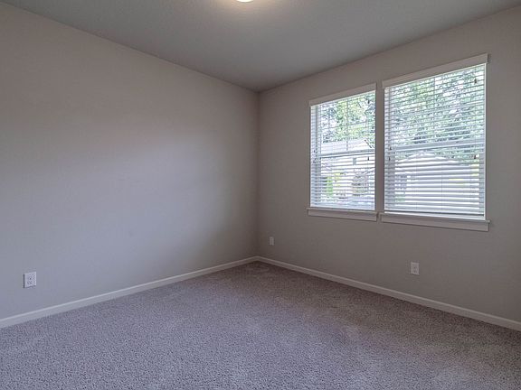 3rd image of 4813 NE 110th Cir