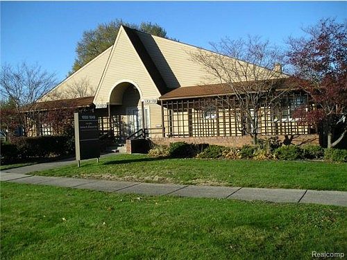2nd image of 1049 Inkster Rd