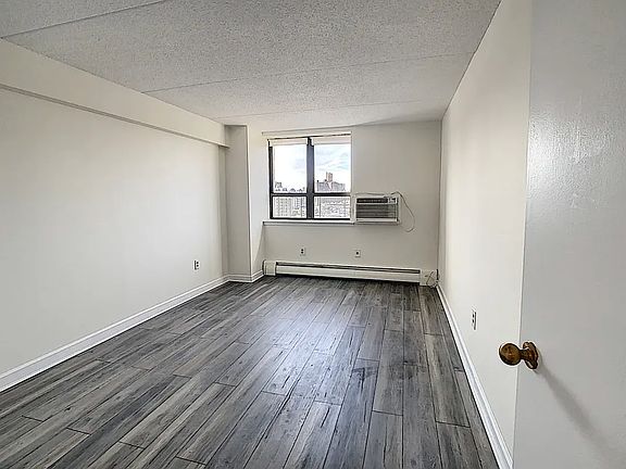 5th image of 300 Cathedral Pkwy #19G