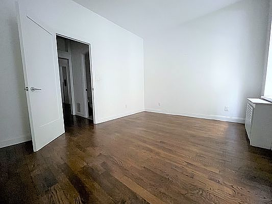 3rd image of 206 W 104th St APT 5