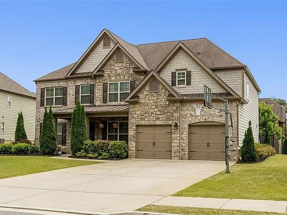 2nd image of 802 Omaha Pl