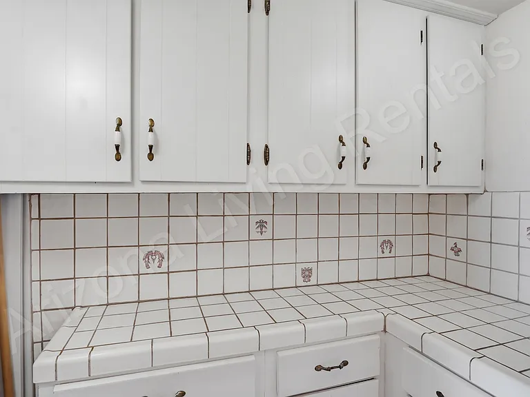 89 Acoma Blvd N #18 — Photo 5