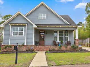 4 Oakwood Glen Dr, Clinton, MS 39056