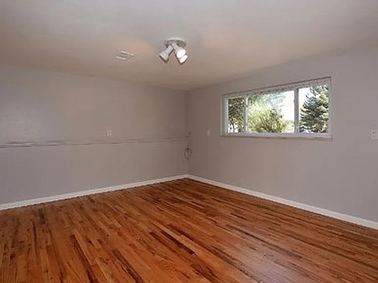325 N Roosevelt Ave — Photo 18