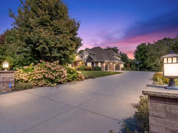 11542 N Creekside COURT, Mequon, WI 53092