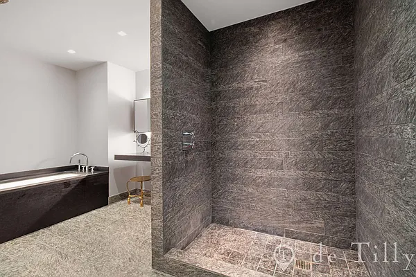 Sold by DE TILLY REAL ESTATE | media 11