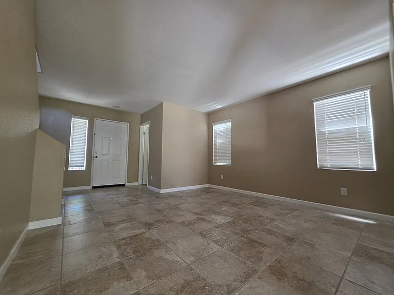 23752 Pepperleaf St — Photo 2