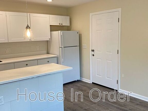3rd image of 307 8th Ave E Unit 102