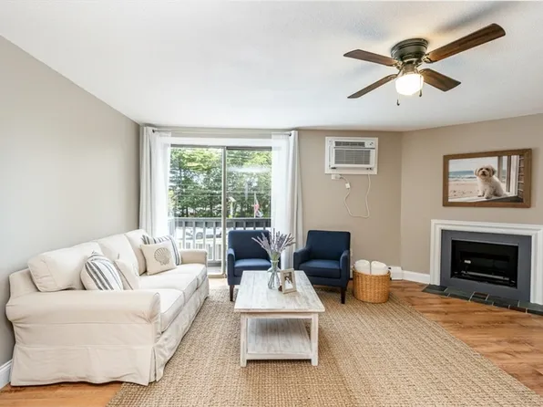 825 W Main St #4, Barnstable, MA 02630