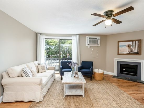 825 W Main St #4, Barnstable, MA 02630