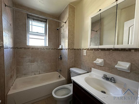 5th image of 266 Monticello Ave APT 10