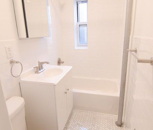4th image of 3446 91st St APT J21