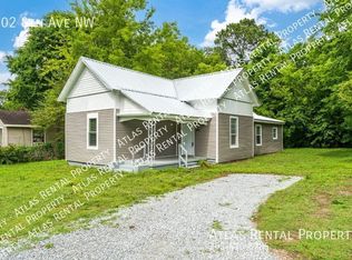 102 8th Ave NW, Decatur, AL 35601