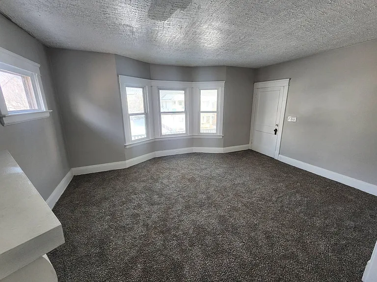 12514 Locke Ave — Photo 10