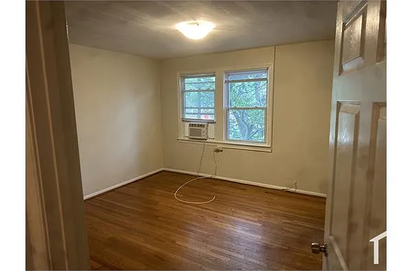 Building Photo - 920 19th St NE #4