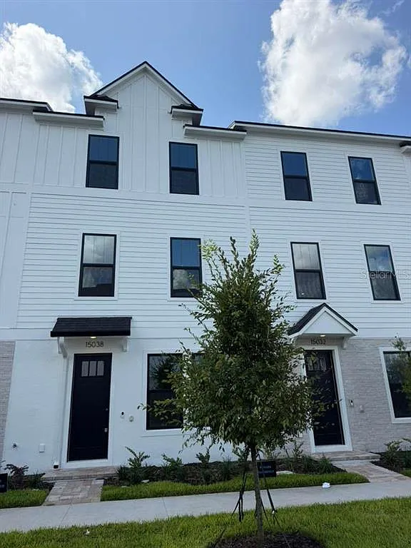 4 bed, 3.5 bath, 2072 sqft, $3,100 — Photo 2