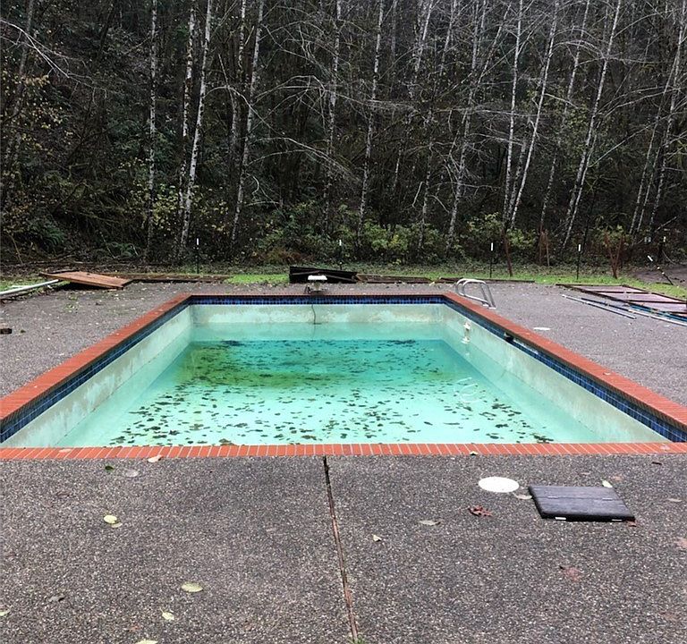 1st image of 400 NE Beitzel Dr