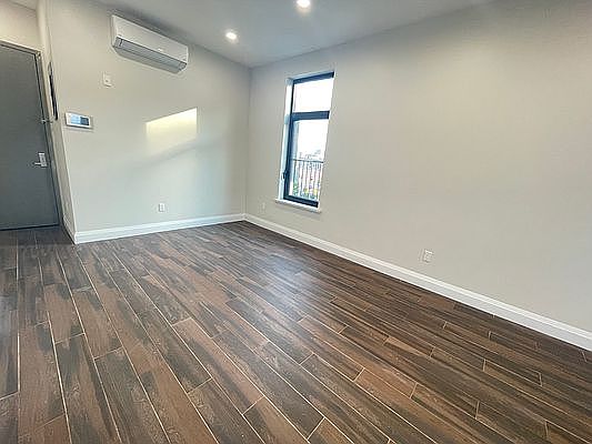 3rd image of 1547 Eastern Pkwy #2R
