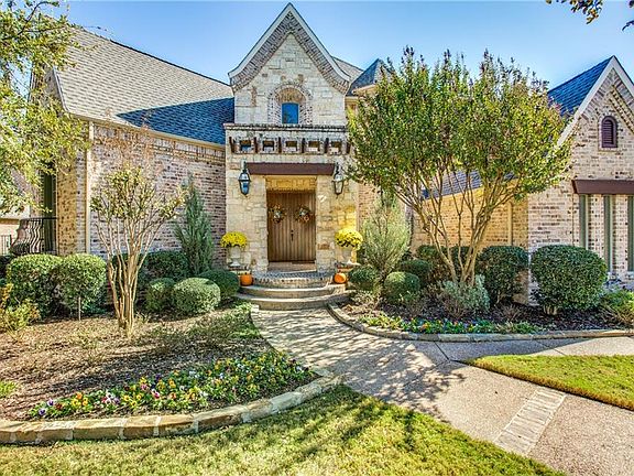 3rd image of 3014 Lake Creek Dr