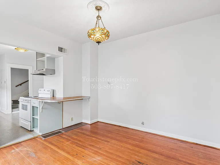4315-4317 N Gantenbein Ave — Photo 7