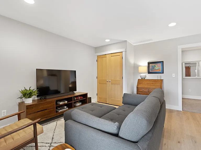 1 bed, 1.0 bath, 565 sqft, $2,000 — Photo 6