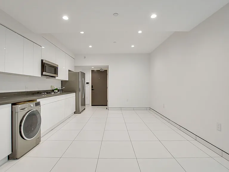 946 S Ridgeley Dr #109 — Photo 14