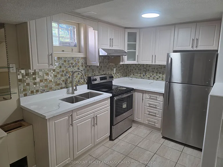 4 Carwin Cres #BASEMENT — Photo 12