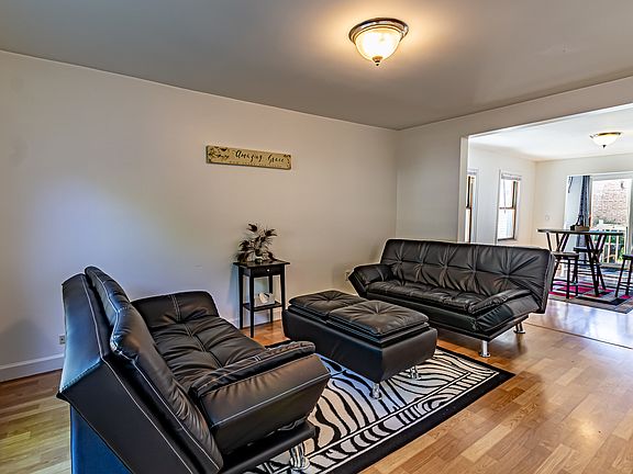 3rd image of 453 N Paulina St #1