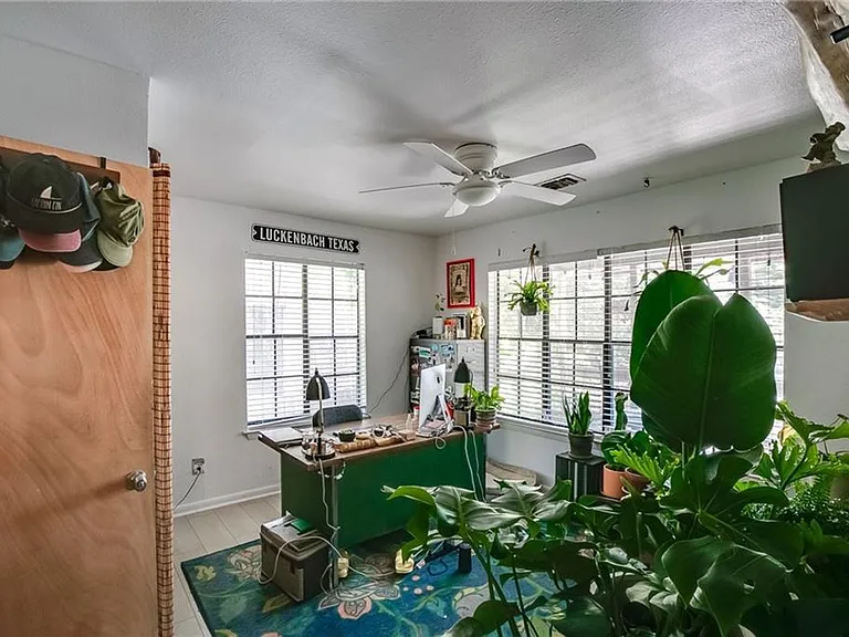 2400 Thornton Rd — Photo 10