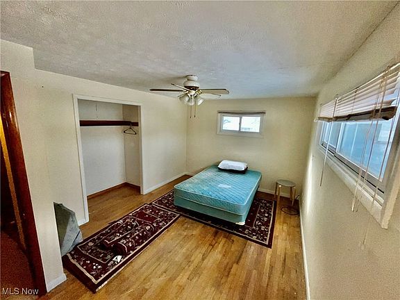 3rd image of 568 Hazel St