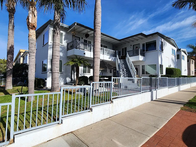 3801 1/2 Riviera Dr — Photo 1