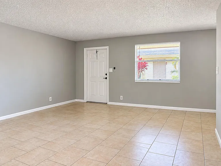 181 NW 42nd St #2 — Photo 8