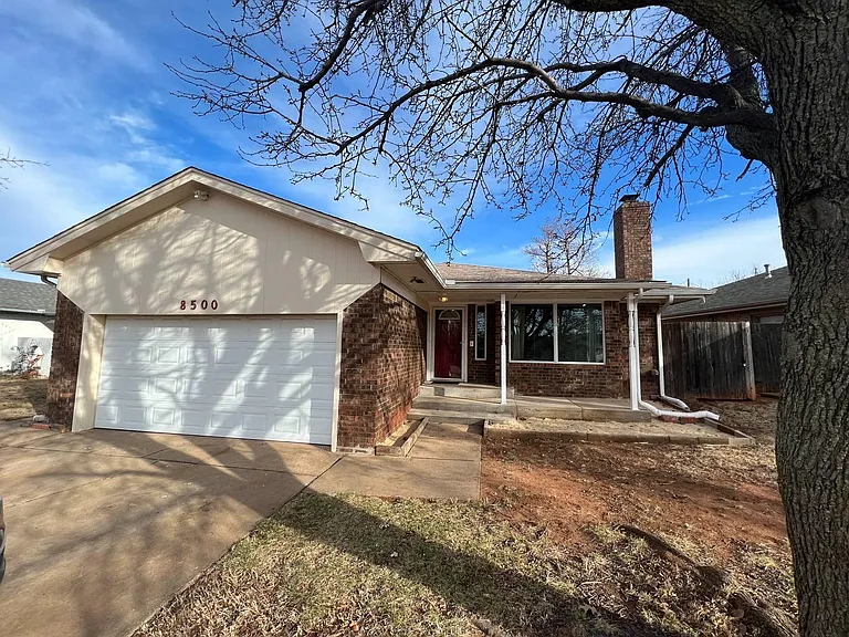 8500 Tiffany Dr — Photo 1