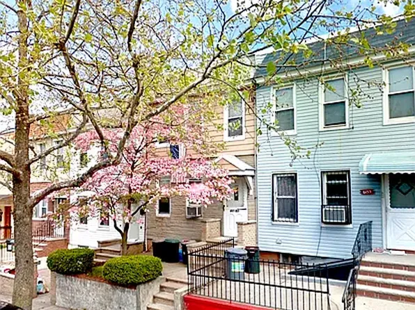 6151 55th St, Maspeth, NY 11378