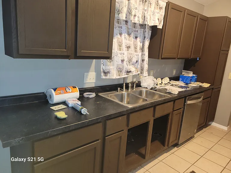 495 Abbyshire Dr — Photo 2