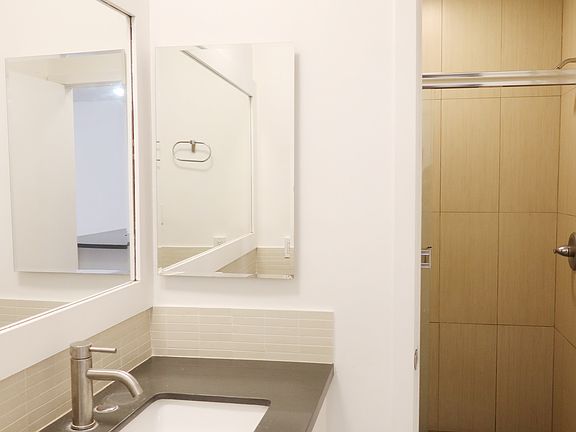 4th image of 1601 N Poinsettia Pl #114