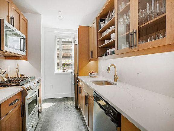 3rd image of 200 W 24th St APT 5A