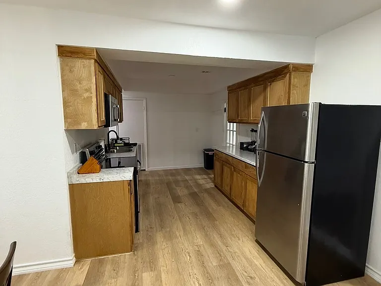 105 E 11th St #3 — Photo 6