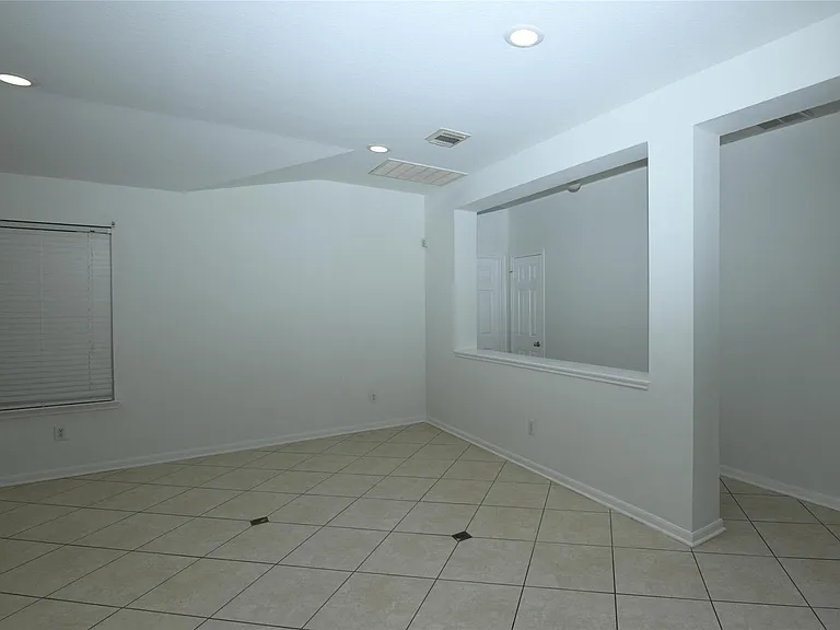 2615 Bisontine St — Photo 11