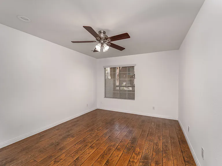 5520 Owensmouth Ave #108 — Photo 7